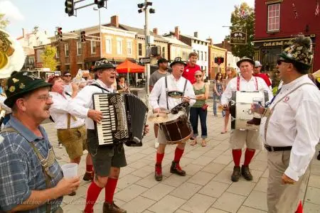 Mainstrasse Village Maifest